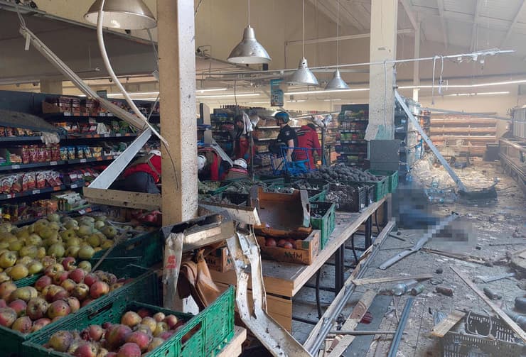 אוקראינה הפצצה ב שוק בעיר חרסון בדרום המדינה