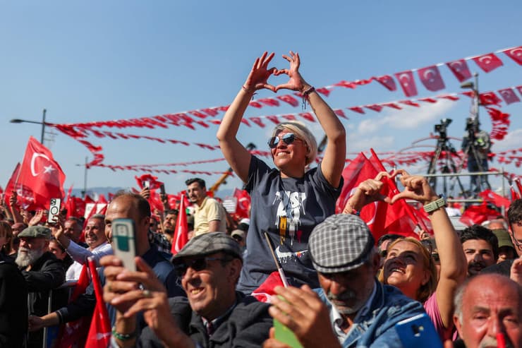 עצרת בחירות של מנהיג האופוזיציה טורקיה כמאל קיליצ'דראולו  ב איזמיר 30 באפריל  