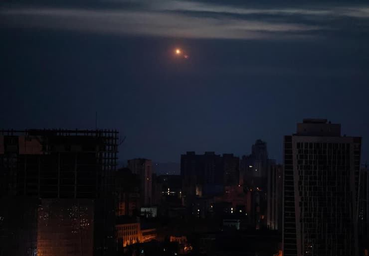 פיצוצים בשמי קייב אוקראינה מתקפה של מל"ט מל"טים על ידי רוסיה מלחמה