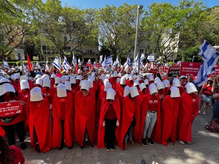 מחאת הנשים מול הרבנות בתל אביב