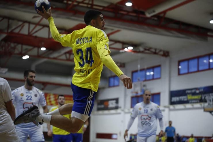 מוטולה. אקס רמת השרון וממצטייני המשחק (צילום: פאבל יפנוב, מכבי ראשון לציון) עמית מוטולה, אקס רמת השרון, וממצטייני מכבי ראשון בניצחון היום