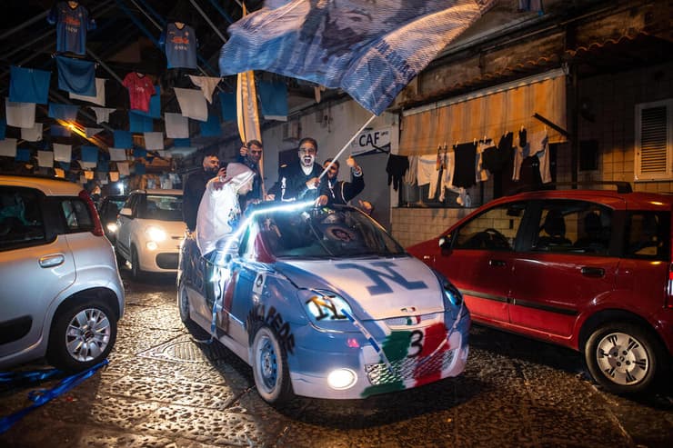 אוהדי נאפולי באקסטזה