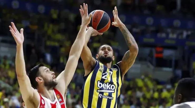 טיילר דורסי זורק