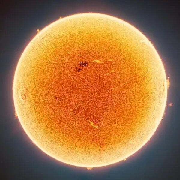תחנת החלל על רקע השמש