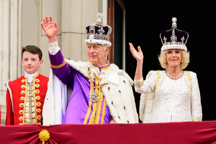 המלכה קמילה והמלך צ'רלס בהכתרה