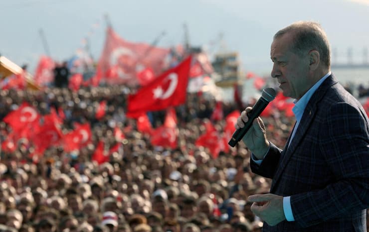 עצרת של נשיא טורקיה רג'פ טאיפ ארדואן ב אפריל