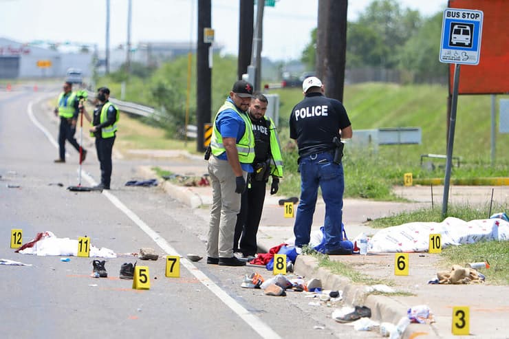 זירת דריסה ליד מקלט למהגרים ודרי רחוב ב בראונסוויל טקסס שבה נהרגו שמונה בני אדם