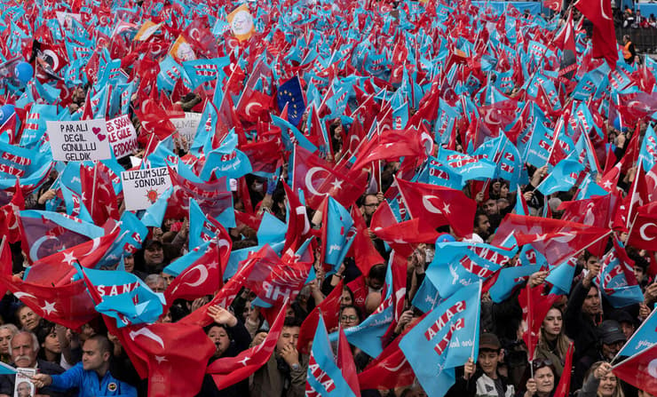 עצרת של תומכי מנהיג האופוזיציה ב טורקיה כמאל קיליצ'דראולו ב איסטנבול