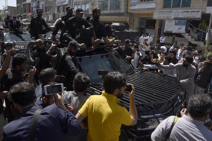 פקיסטן עצרה את ראש הממשלה לשעבר אימראן חאן