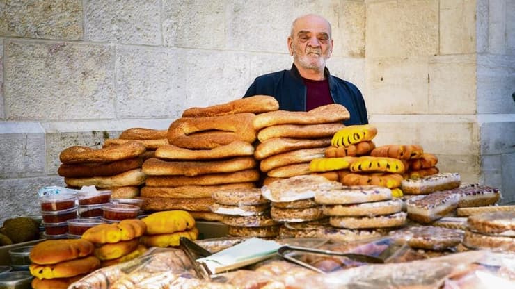 עגלת הבייגלה שליד כנסיית הגואל