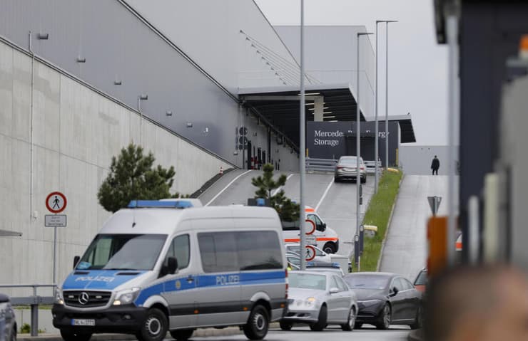 גרמניה מחוץ ל מפעל של מרצדס שבו היה הירי