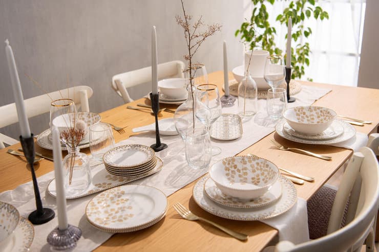נעמן, שולחן בעיצוב קלאסי לבן סדרת כלי הגשה ואירוח מפורצלן ויקטוריה, שבועות 2023