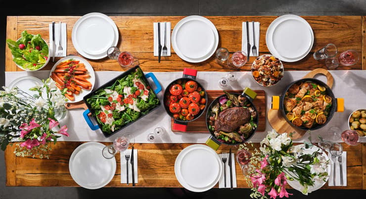 שדרוג שולחן החג באמצעות כלי בישול שניתן להגיש למרכז השולחן, בסניפי רשת סולתם