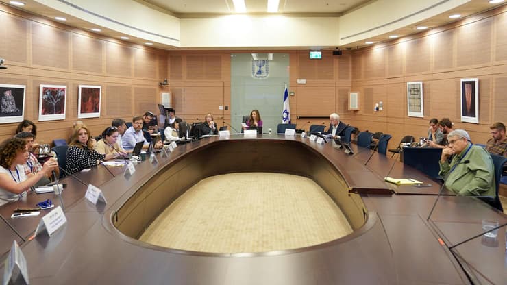 הוועדה לטיפול בשורדי השואה