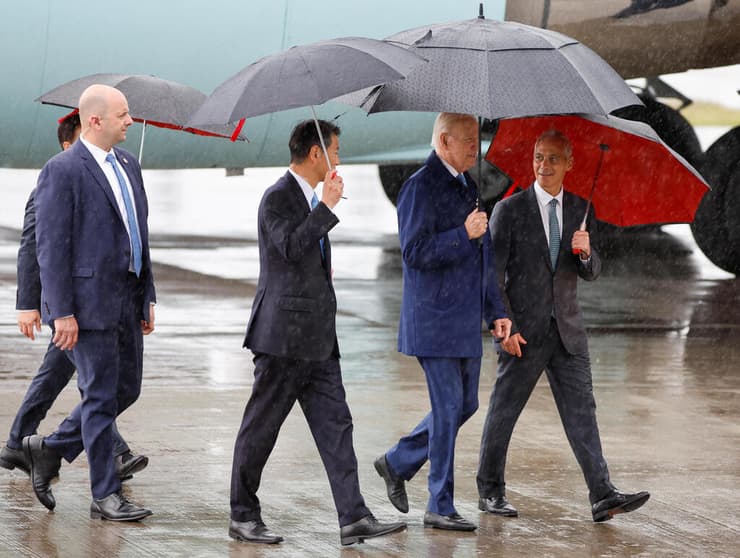 נשיא ארה"ב גו ביידן נוחת ב הירושימה יפן לפסגת G7 G-7