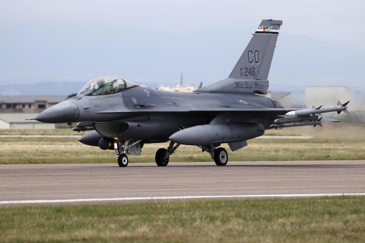 ארה"ב מטוסי F-16 אמריקניים תועבר הכשרה ל טייסים מ אוקראינה