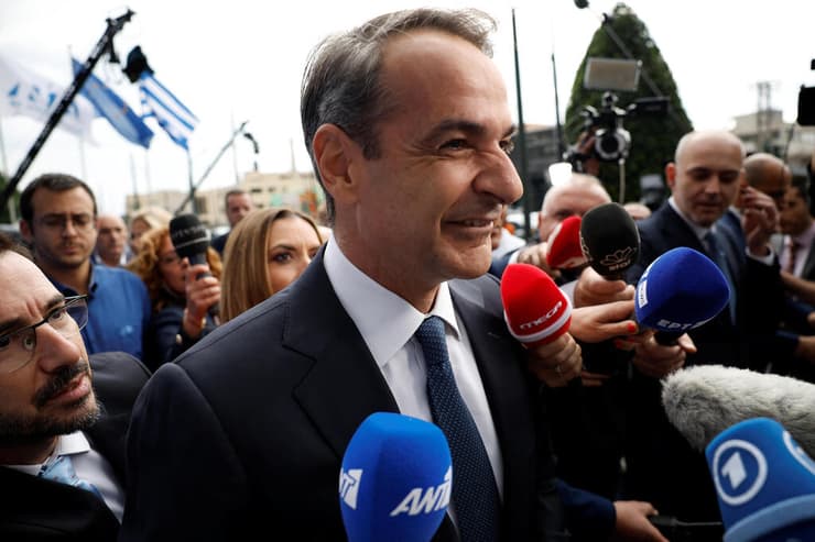 יוון בחירות ראש הממשלה ו מנהיג מפלגת הדמוקרטיה החדשה קיריאקוס מיצוטקיס