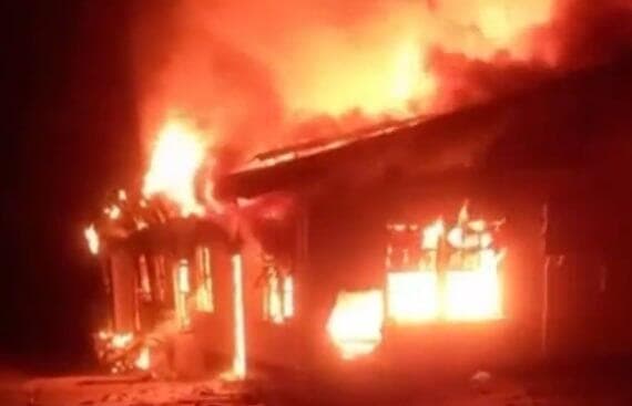 גיאנה דרום אמריקה אסון שריפה הצתה ב מעונות 19 נהרגו
