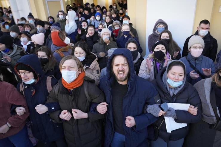 מפגינים ב סנט פטרבורג רוסיה 2022
