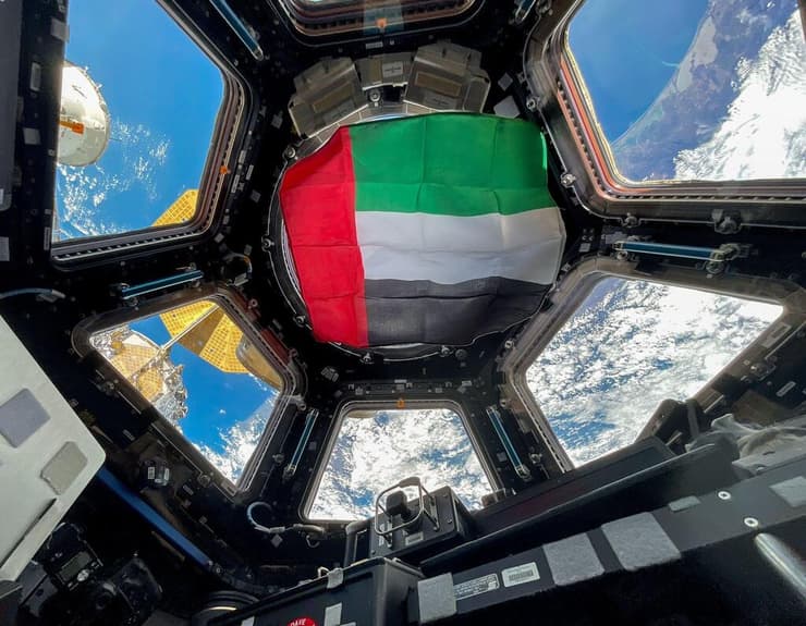 דגל איחוד האמירויות בתחנת החלל