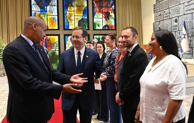 מלכה ניגטו בטקס קבלת האמנה משגריר אתיופיה עם נשיא המדינה