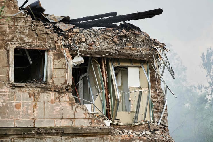 אוקראינה מתקפת טילים ב מרפאה בעיר דניפרו