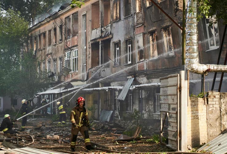 אוקראינה מתקפת טילים ב מרפאה בעיר דניפרו