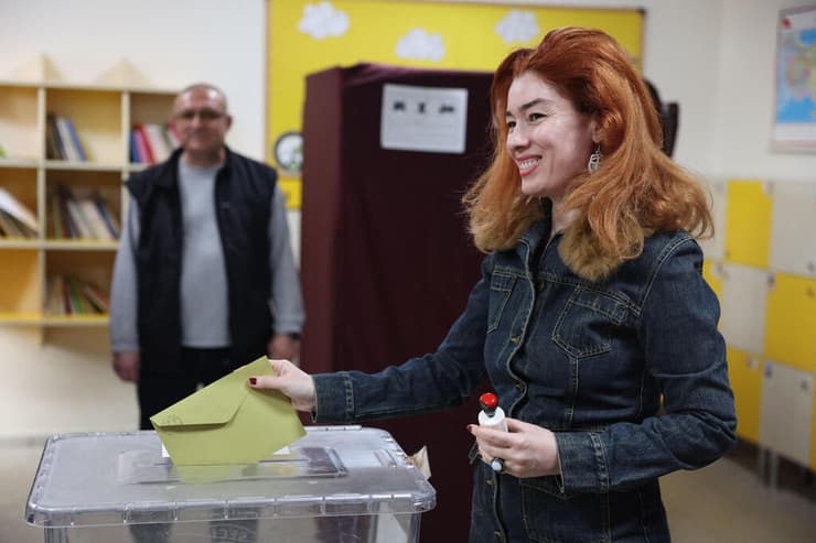 אנקרה מצביעים בחירות סיבוב שני ל נשיאות טורקיה