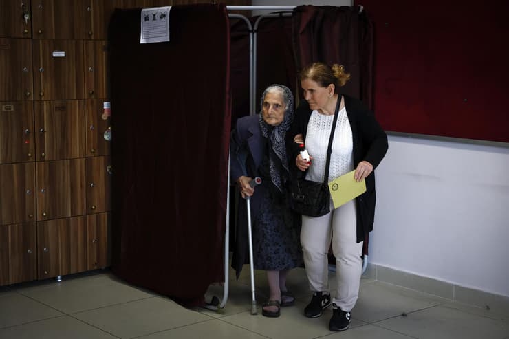 איסטנבול מצביעים בחירות סיבוב שני ל נשיאות