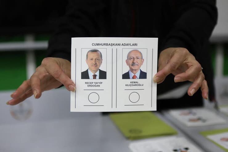 איסטנבול מצביעים בחירות סיבוב שני ל נשיאות טורקיה