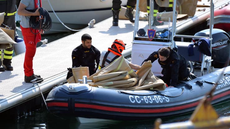 תיעוד חילוץ הסירה באגם מג'ורה שבאיטליה 