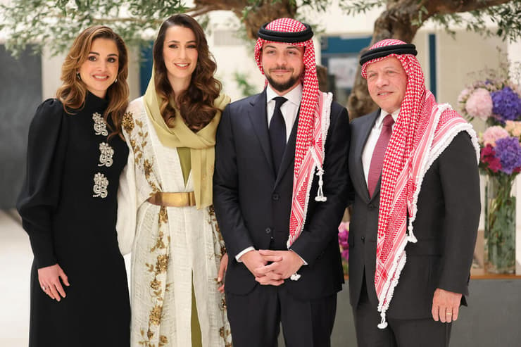 ירדן יורש העצר ה נסיך חוסיין עם כלתו רג'ווה טקס אירוסים עם המלך עבדאללה ו המלכה ראניה רניה