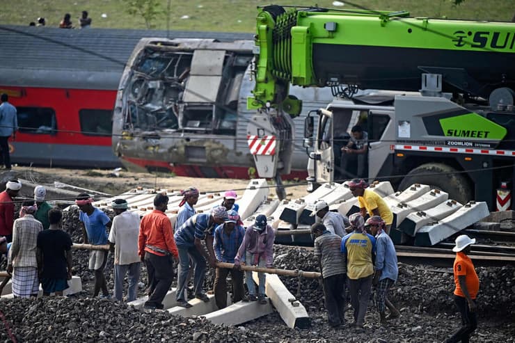 הודו אסון רכבת רכבות ב אודישה 