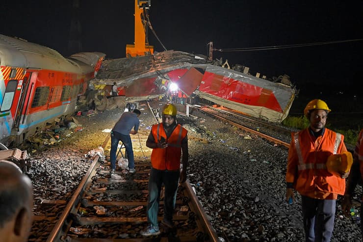 הודו אסון רכבת רכבות ב אודישה מנסים לזהות נעדרים