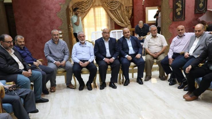 איסמעיל הנייה ומשלחת חמאס פגישה עם זיאד נחאלה ואנשי הג'יהאד האיסלאמי ב קהיר מצרים