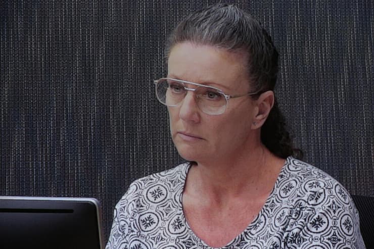קת'לין פולביג במהלך דיון משפטי ב-2019 אם ב אוסטרליה שהורשעה ברצח ארבעת ילדיה וקיבלה חנינה אחרי שהוטל ספק באשמתה