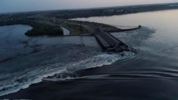 חרסון  אוקראינה סכר נובה קחובקה סכר הופצץ על ידי רוסיה