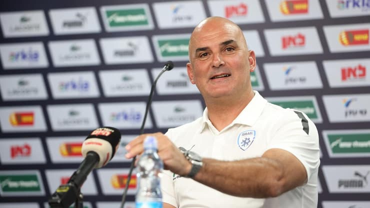 מאמן נבחרת ישראל אלון חזן