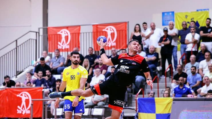 קאמבק נדיר. מתוך משחק מספר 4 באשדוד (צילום: הדר ואן קולא, איגוד הכדוריד) הפועל אשדוד מכבי ראשון כדוריד