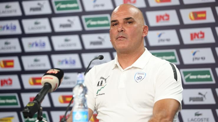 אלון חזן (צילום: עוז מועלם) מאמן נבחרת ישראל אלון חזן
