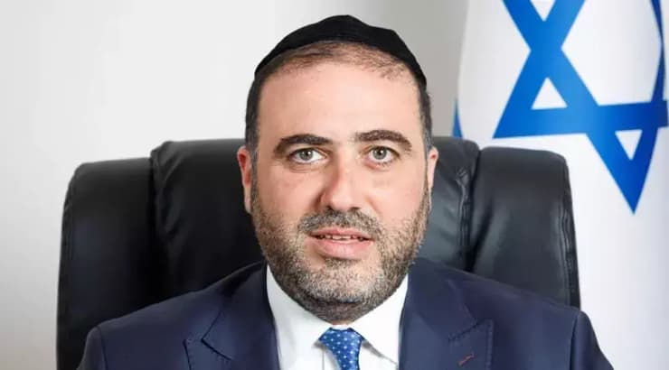 כלים לרשות האוכלוסין וההגירה. השר ארבל