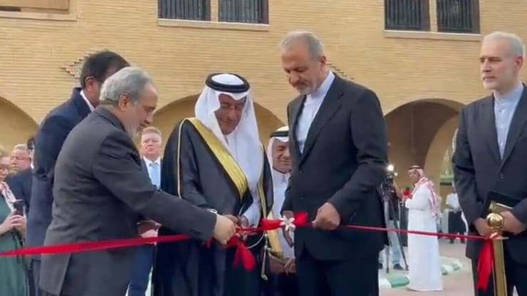 איראן פתחה את ה שגרירות ב סעודיה אחרי 7 שנים