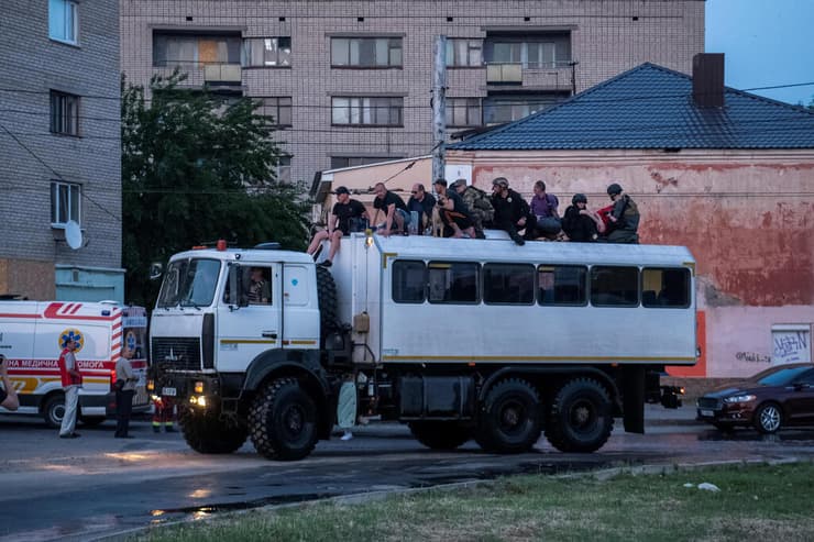 חילוץ ב חרסון הצפה הצפות אוקראינה בעקבות פיצוץ סכר נובה קחובקה