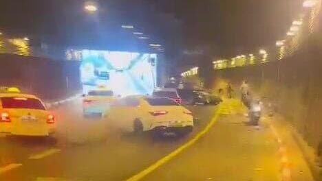 מכוניות מחליקות במחלף לה-גוארדיה באיילון כתוצאה מכתם שמן על הכביש