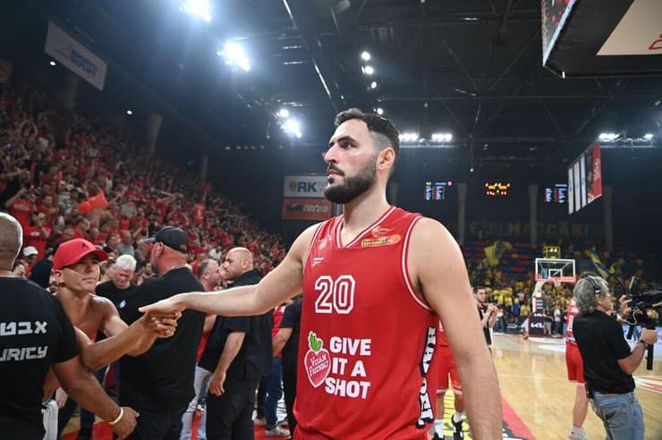 שחקן הפועל ת"א עידן זלמנסון