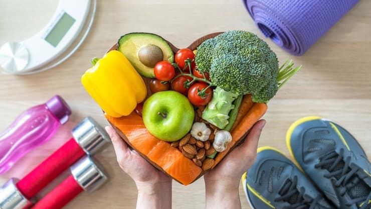 תזונה ירקות פירות ספורט תנועה משקולות אכילה