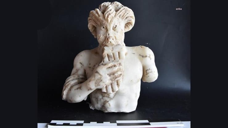 פסל השיש של האל היווני פאן