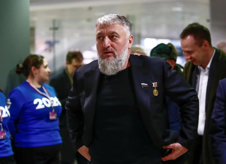 אדם דלימחאנוב חבר פרלמנט ב רוסיה וראש האגף הצ'צ'ני במשמר הלאומי דיווחים שנפגע ב אוקראינה