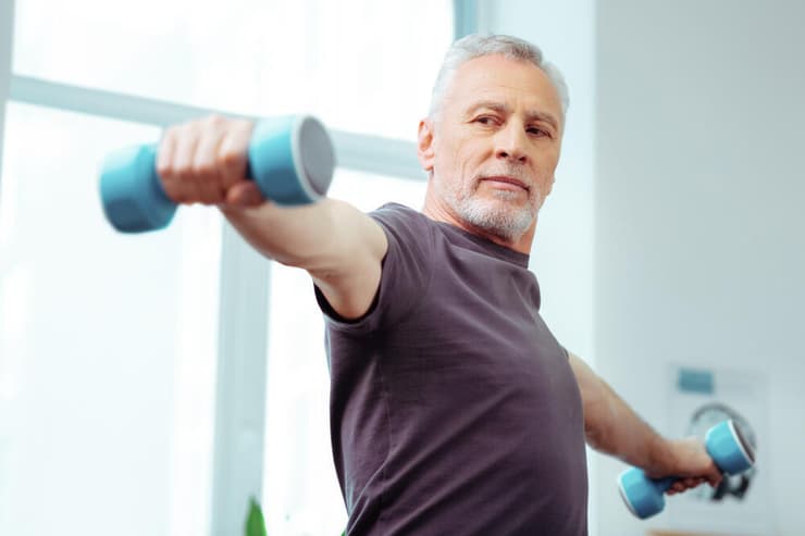 ה גיל ה שלישי 60 ספורט איש ה מבוגר ת פעילות גופנית התעמלות תנועה