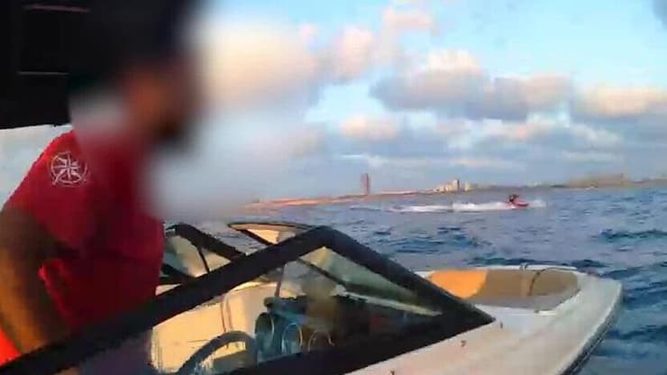 תיעוד: חילוץ של גבר בן 45 וילד בן 11 שנסחפו בלב הים